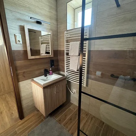 Nyeki Feszek Apartmanhaz דירה