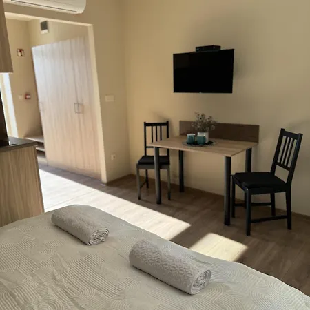 Nyeki Feszek Apartmanhaz דירה *